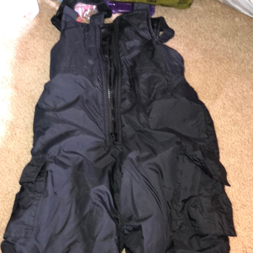 Kids snowsuit size 3T